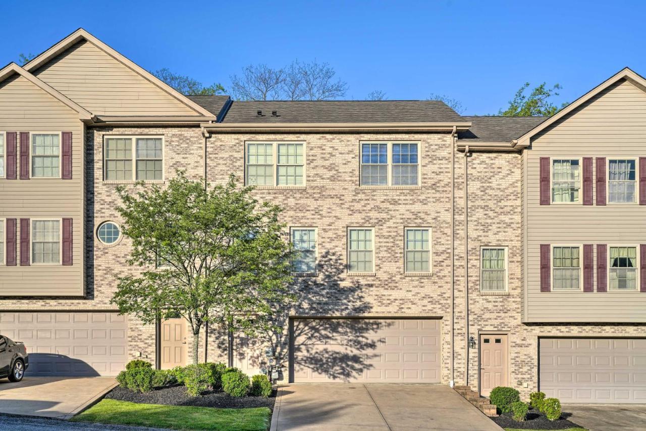 Family-friendly Townhome 16 Mi To Pittsburgh! Holiday home Monroeville