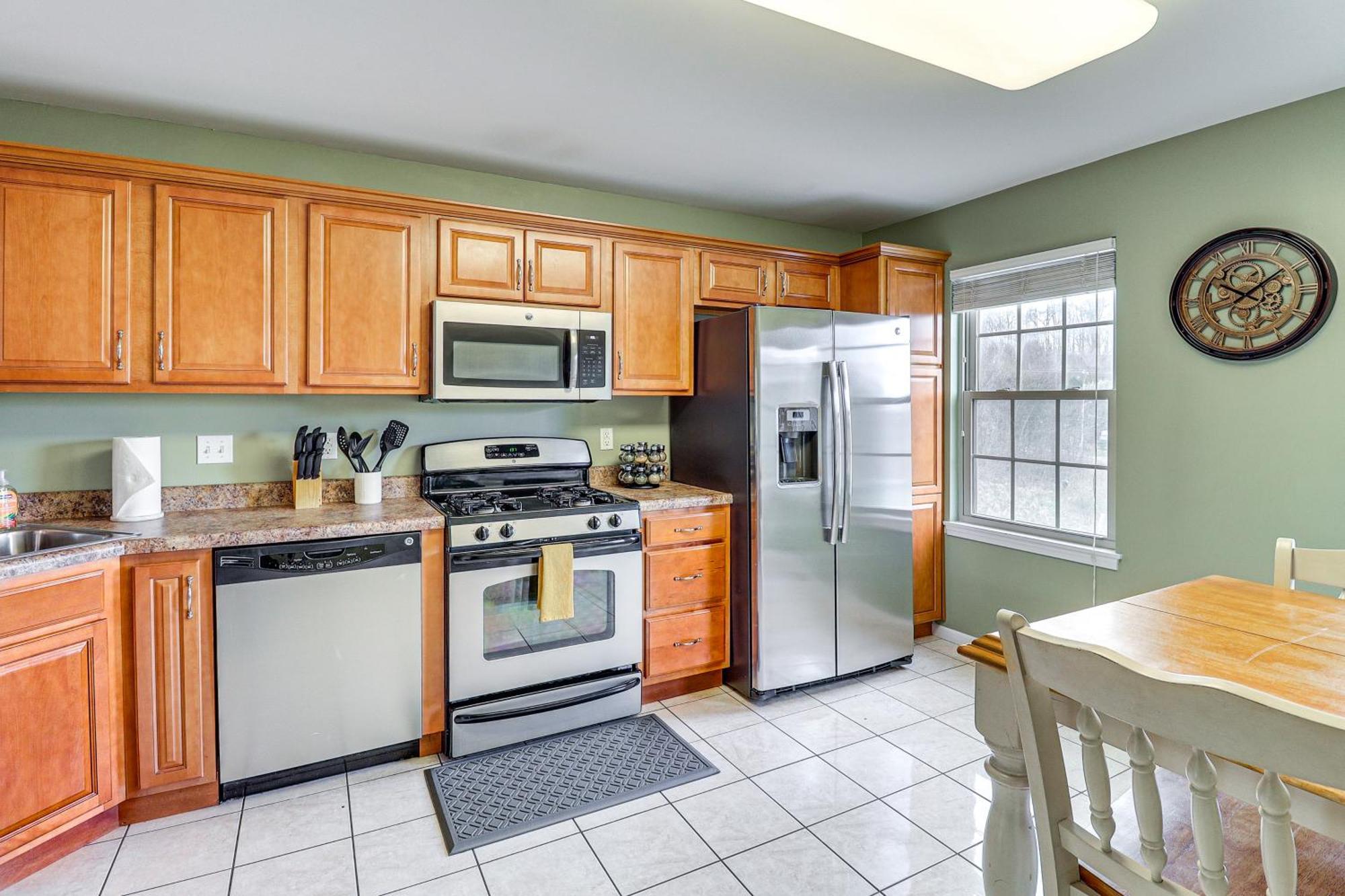 Holiday home Family-friendly Townhome 16 Mi To Pittsburgh! *