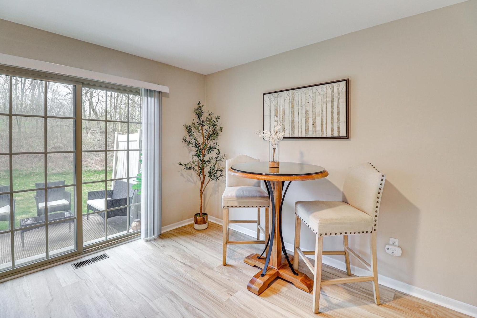 Family-friendly Townhome 16 Mi To Pittsburgh! Holiday home Monroeville