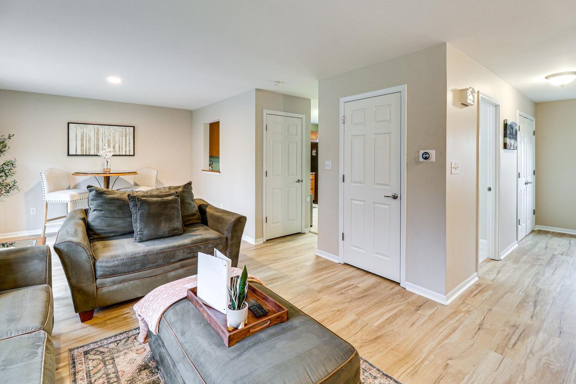 Family-friendly Townhome 16 Mi To Pittsburgh! Holiday home *