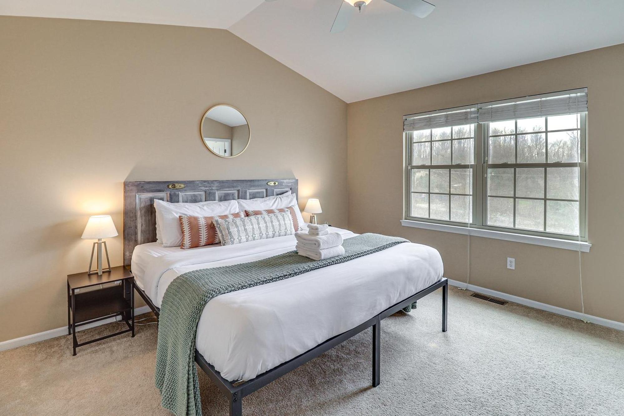 Holiday home Family-friendly Townhome 16 Mi To Pittsburgh! *