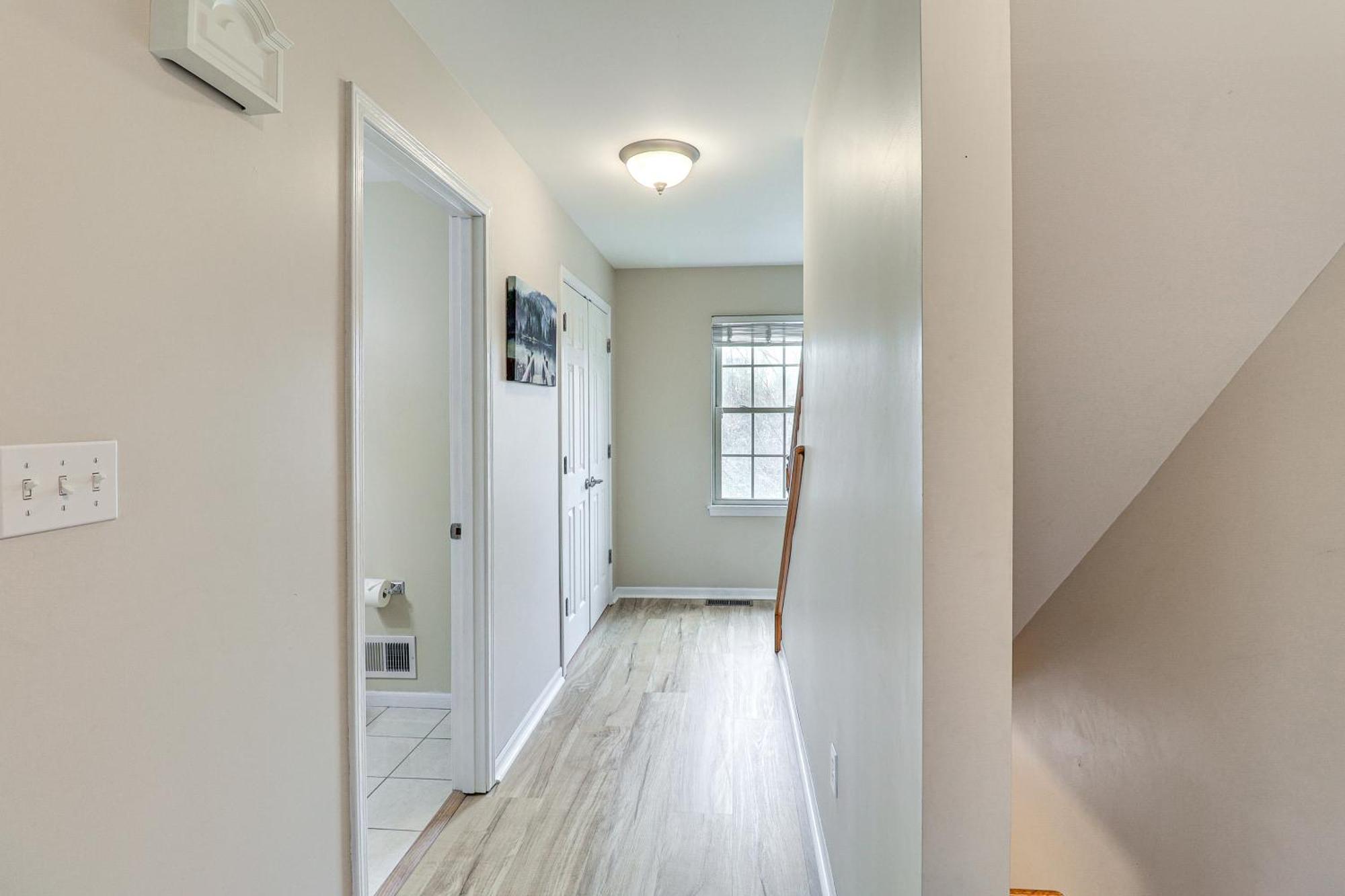 Family-friendly Townhome 16 Mi To Pittsburgh! Holiday home