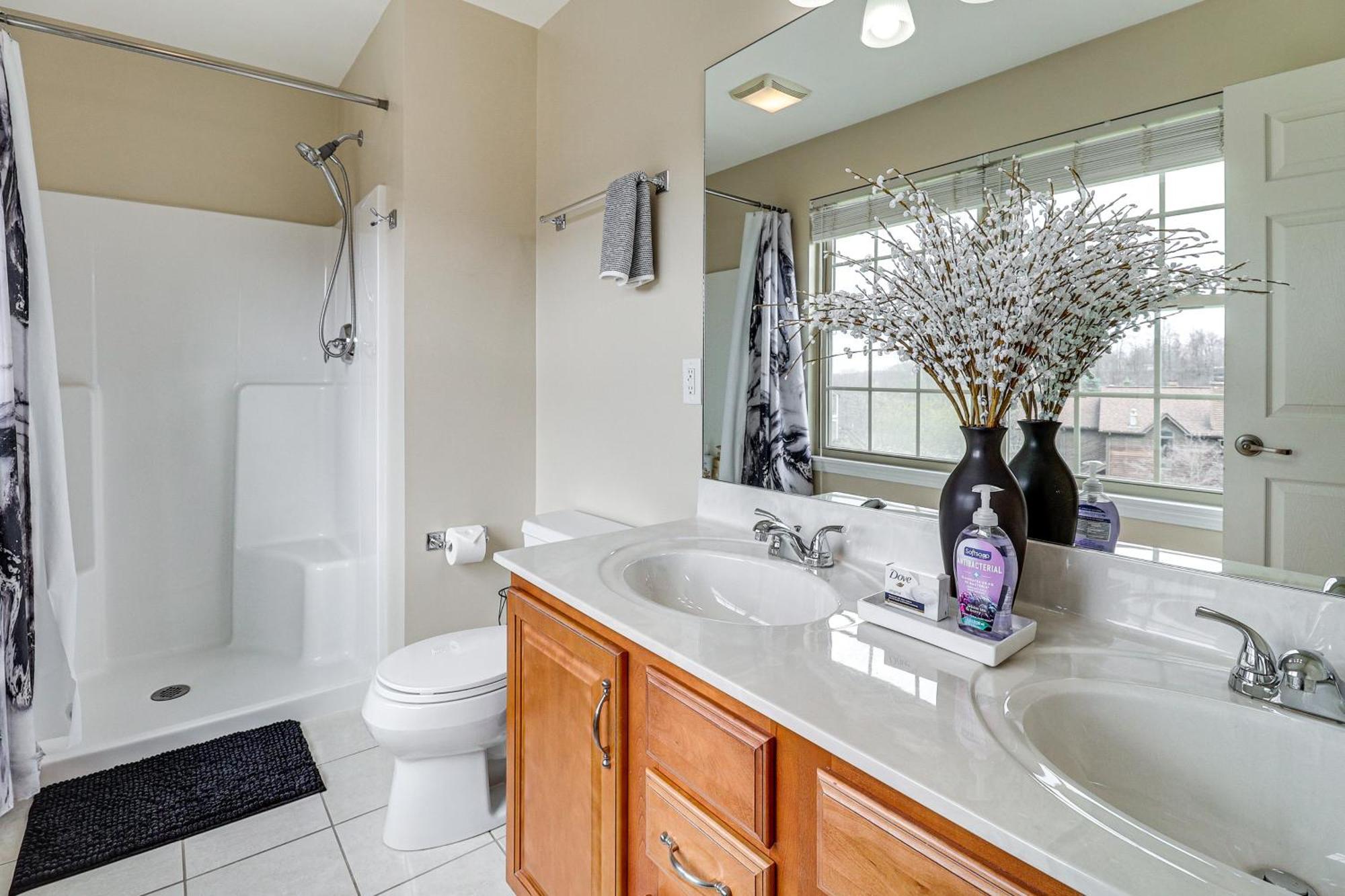 Holiday home Family-friendly Townhome 16 Mi To Pittsburgh! *
