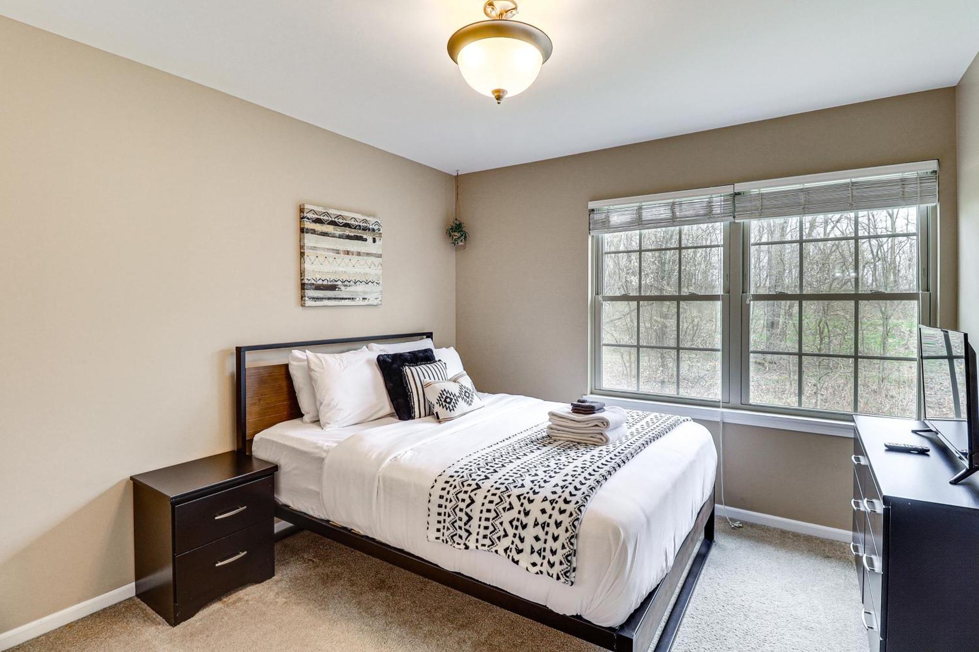Holiday home Family-friendly Townhome 16 Mi To Pittsburgh! *